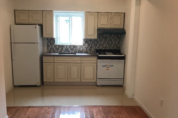 Foto principal - 35-09 Leavitt St