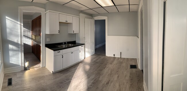 Building Photo - 131 Caledonia St