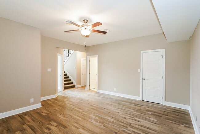 Foto del edificio - Spacious 4 Bed, 3 Bath Home with Fenced Yard and Garage