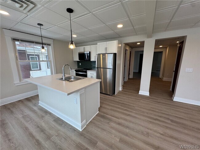 Foto del edificio - 107 Humboldt Pkwy