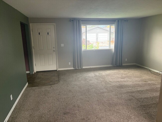 Foto del edificio - Springfield Duplex- 2 bedroom/1 bath updated unit