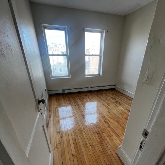 Building Photo - 366 Centre St