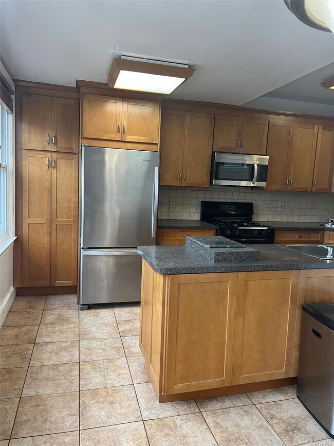 Building Photo - 84-30 122nd St