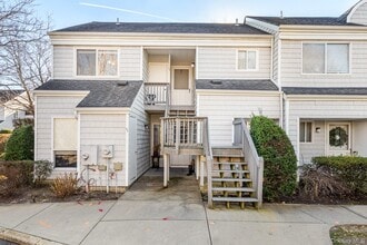 Building Photo - 220 Montauk Hwy