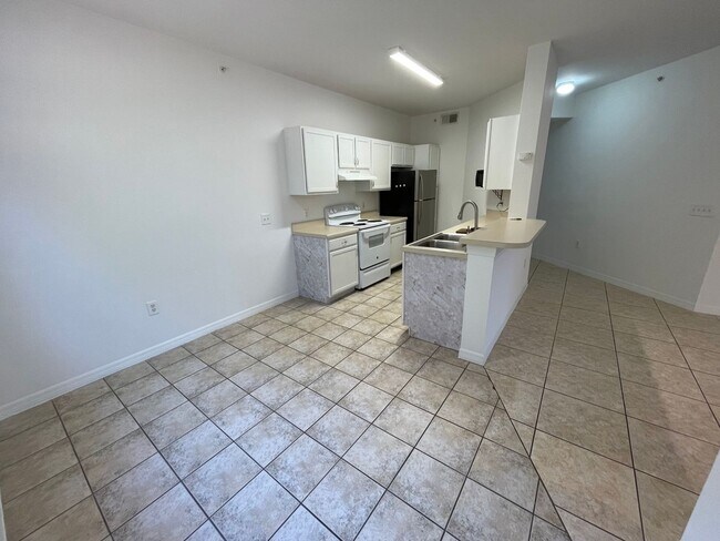 Foto del edificio - ANNUAL RENTAL - FIRST FLOOR 2 BED / 2 BATH AT FAIRWAY PRESERVE