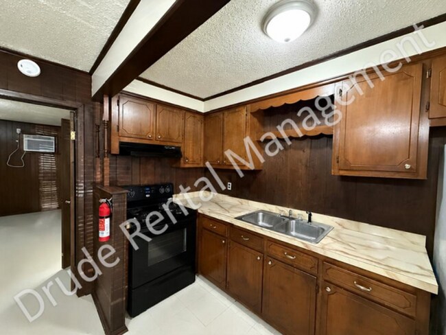 Foto del edificio - 42185 Deborah Dr
