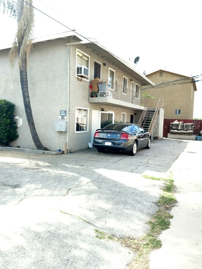 Foto del edificio - 7031-7033 Pickering Ave