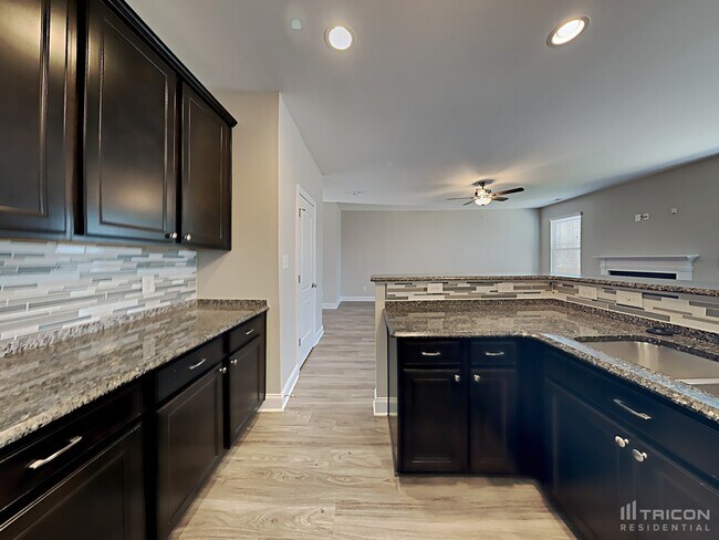 Foto del edificio - 4428 Redfern Pl