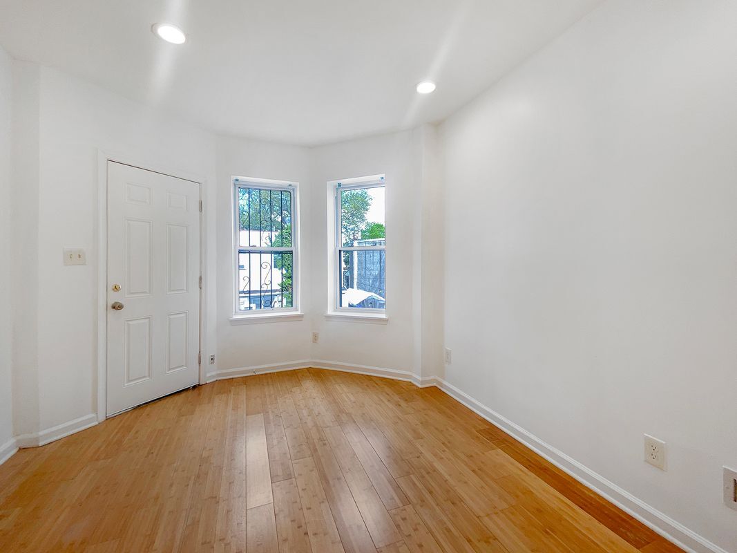 Foto del edificio - 110 N 51st St