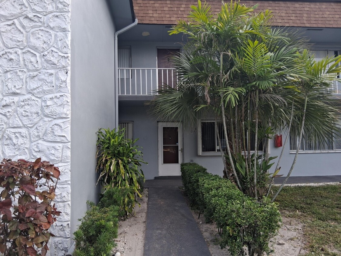 Foto principal - 6289 Lear Dr