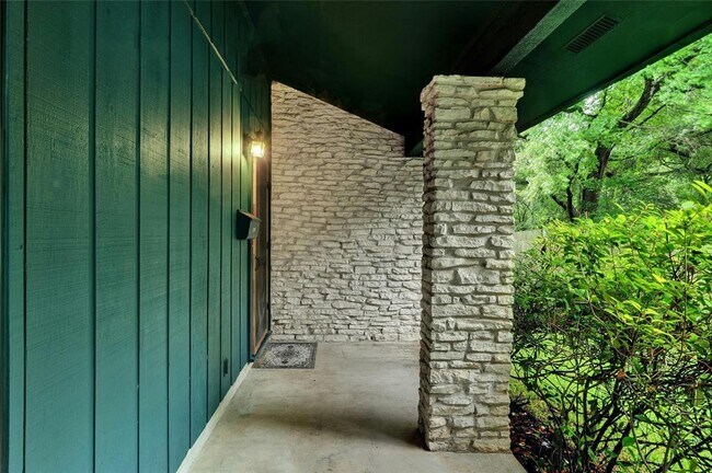 Building Photo - 4007 Vineland Dr