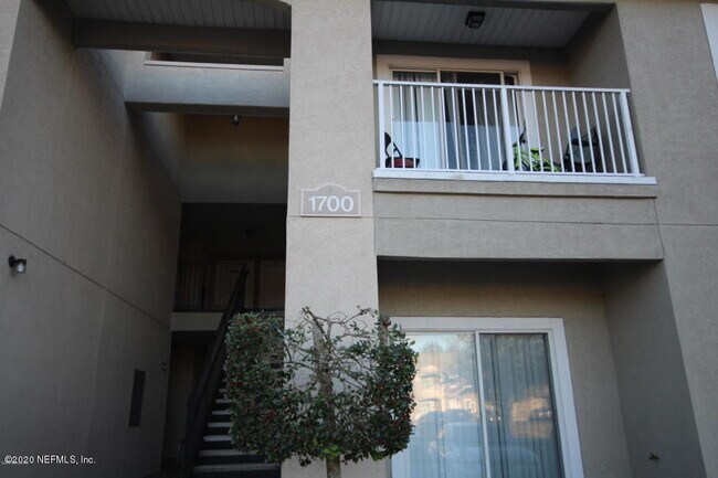 Foto del edificio - 7920 Merrill Rd