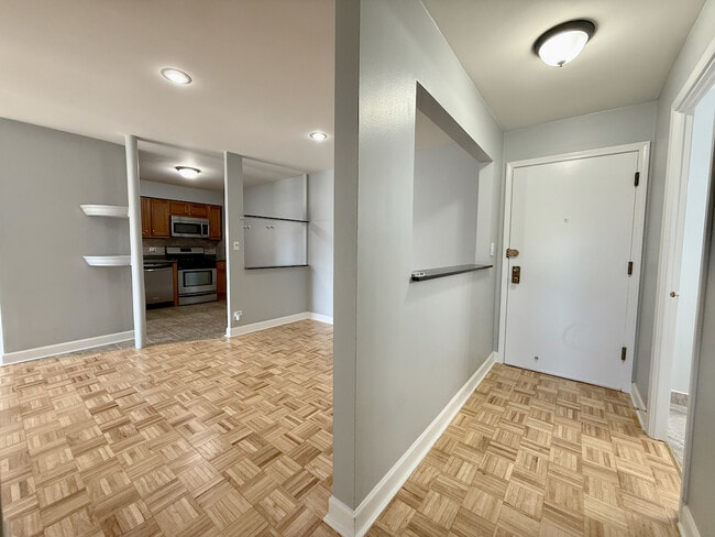 Building Photo - 1550 Sandpebble Dr