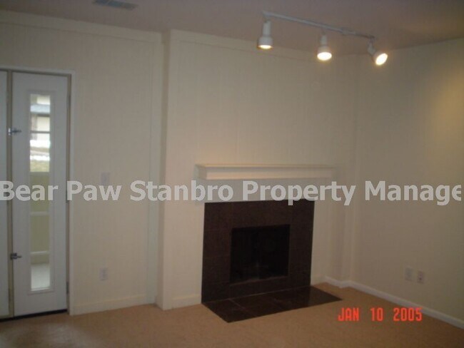 Foto del edificio - 2 bed / 1 bath rental