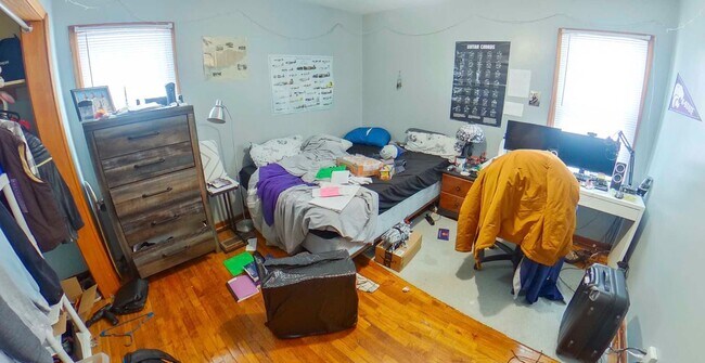 Foto del edificio - Just 5 Blocks from KSU Campus + Pet Friendly + Washer & Dryer! Available August 1st!