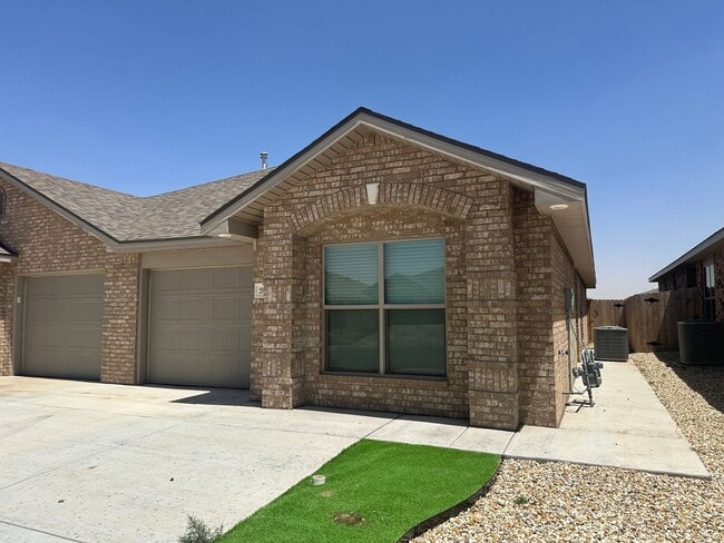 Building Photo - Stylish and Modern 3-Bedroom Duplex for Re...