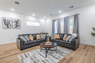 Building Photo - 3507 Ennis St