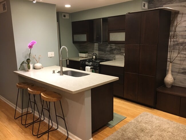 Foto del edificio - 417 W 8th St