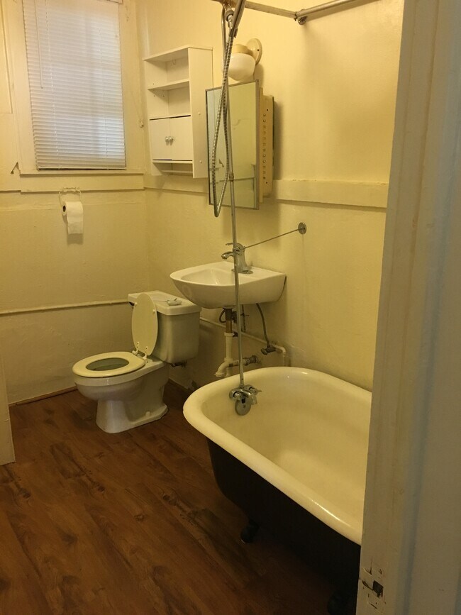 Baño - 669 Avenue B NW