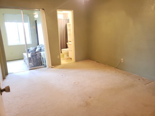 master - 2454 Australia Way E