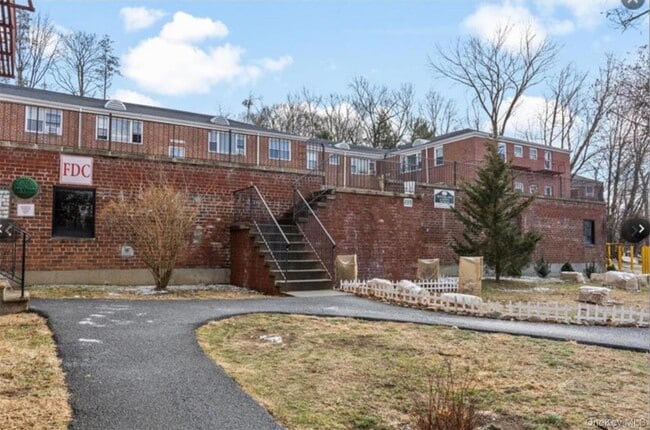 Foto del edificio - 205 W Post Rd