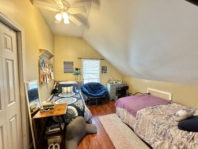 Foto del edificio - 220 Forest Ave