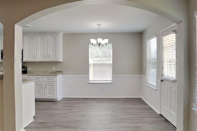 Foto del edificio - 4911 Pearce Lake Ct