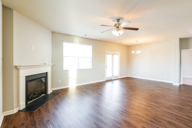 Foto del edificio - 217 Autumn Terrace Ln