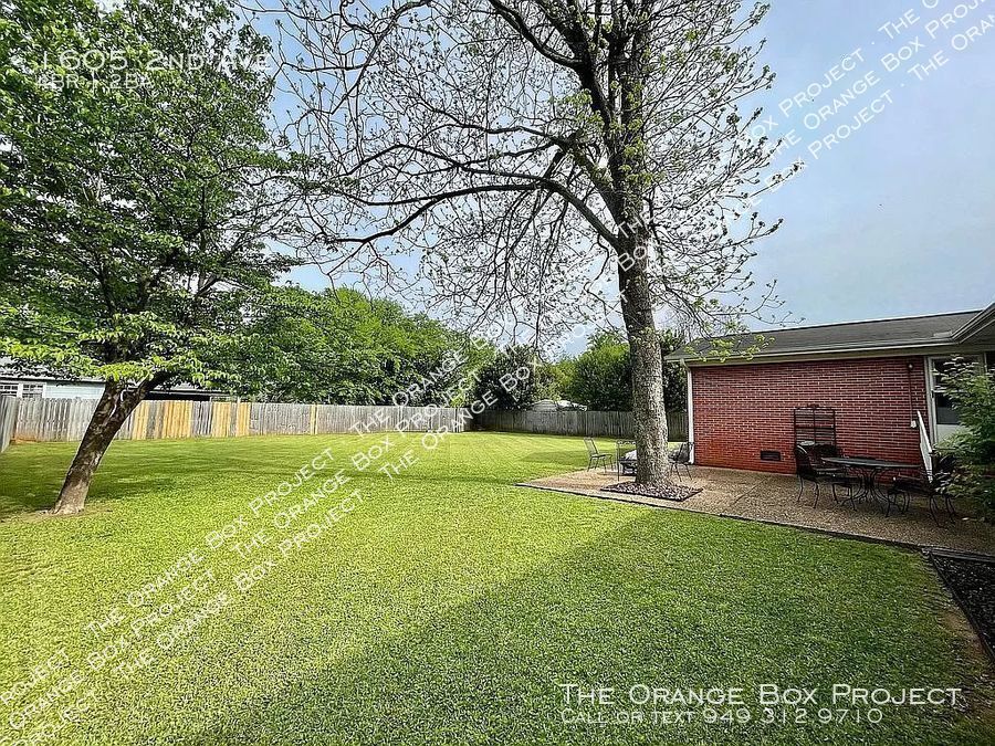 Primary Photo - 1605 2nd Ave