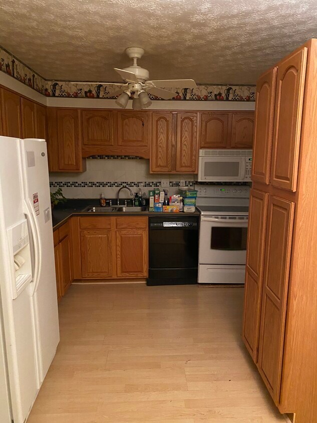 Building Photo - 503 Halia Crest