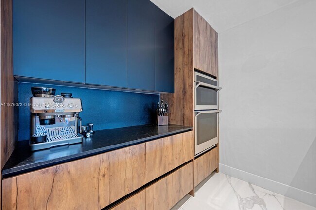 Foto del edificio - 3904 NE 167th St