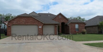 Building Photo - 928 Ashwood Ln