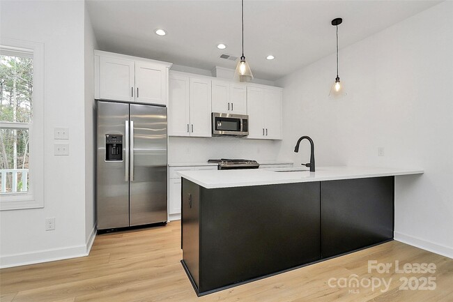 Building Photo - 3940 Hager Dr