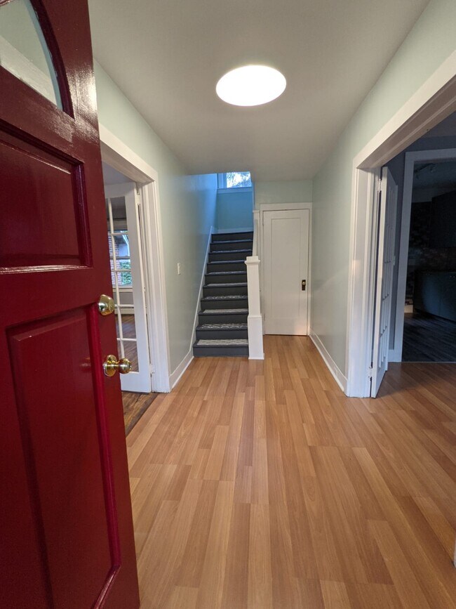 Entrance - 618 King St