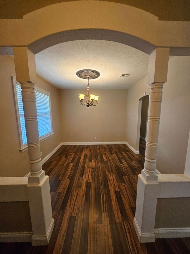 Foto del edificio - 1005 Sherry Ln