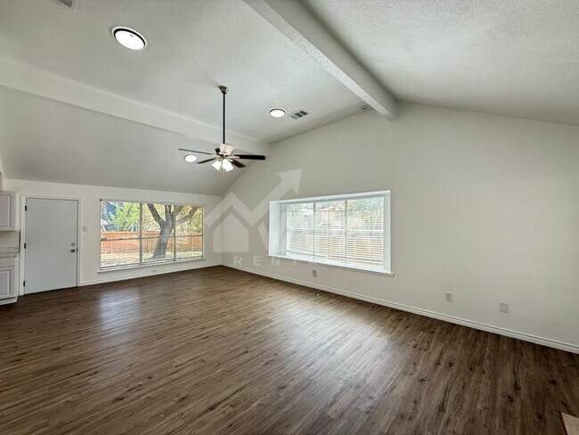 Foto del edificio - 6402 Gray Ridge