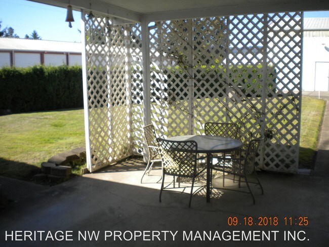 Building Photo - 3 br, 2 bath Apartment - 10 HOBBS ST