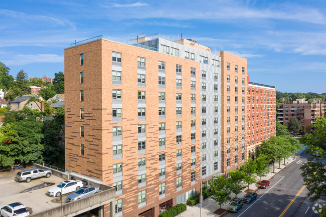 Building Photo - Van Cortlandt Green