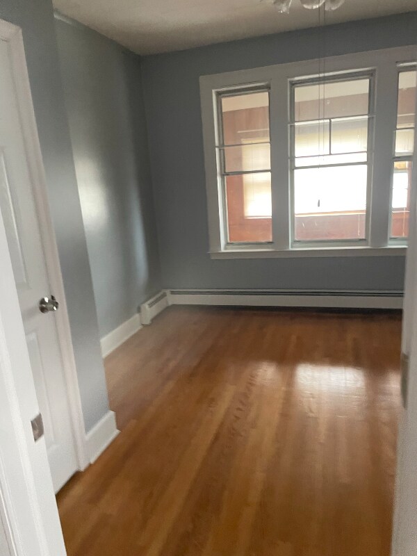 22 Wayland St Unit 3, Hartford, CT 06114 Room for Rent in Hartford