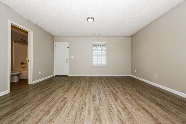 Building Photo - 342 Summit View Dr