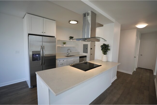 Foto del edificio - 360 W Wellington Ave