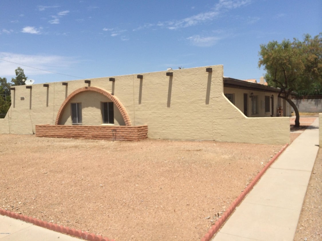 Primary Photo - 1332 E Vista Ave