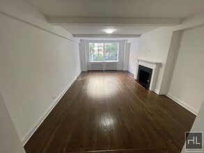 Building Photo - 5 AVENUE