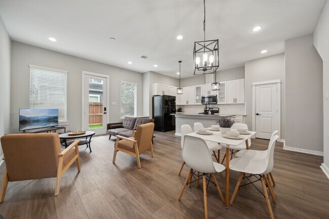 Building Photo - 8470 Berry Green Ln