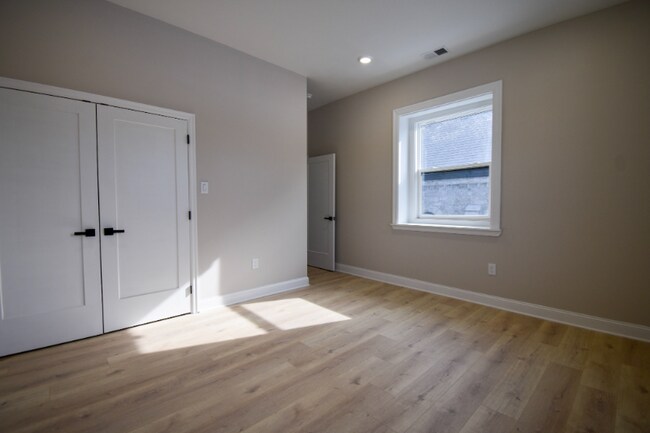 Building Photo - 1030 N 48th St