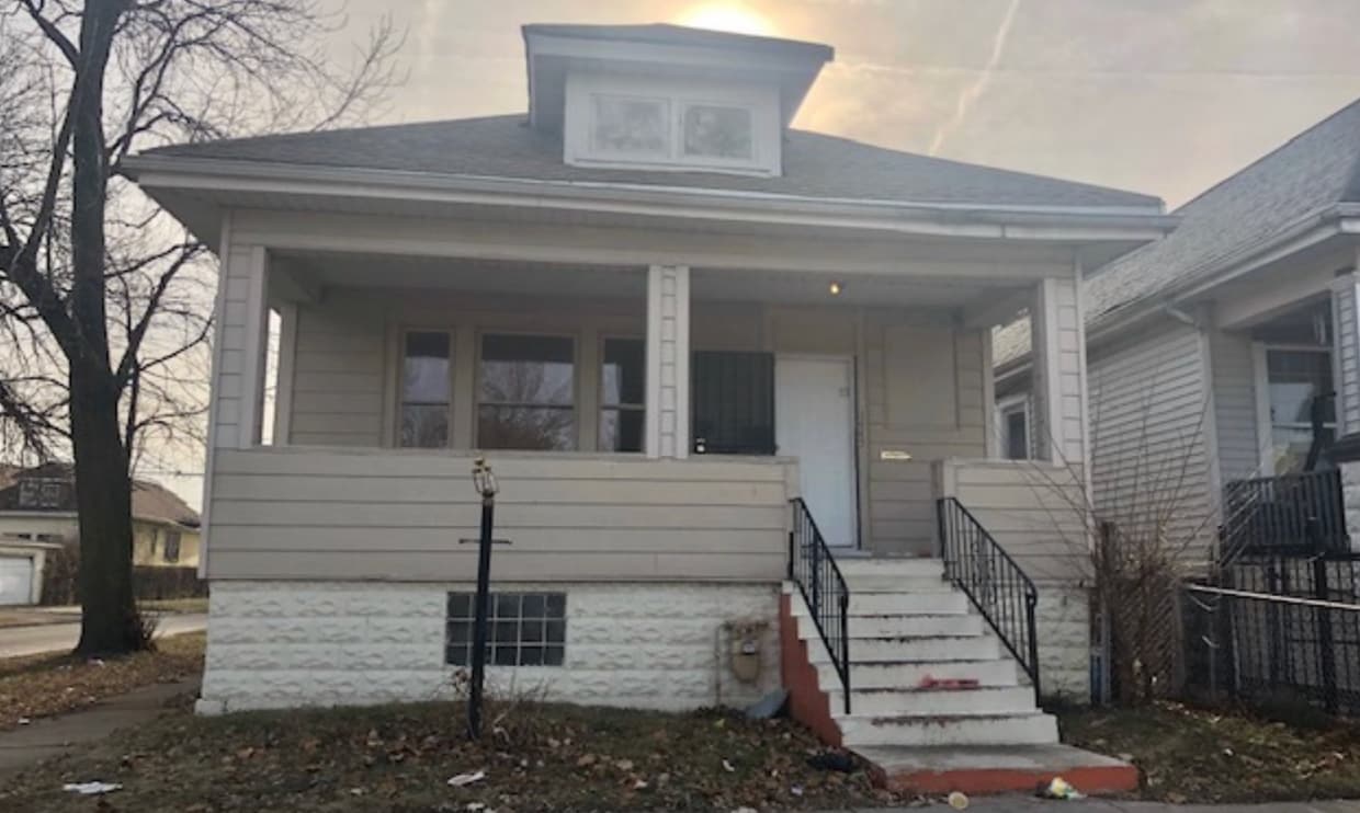 Primary Photo - Spacious 4BR/1.5BA Chicago Home with Parki...
