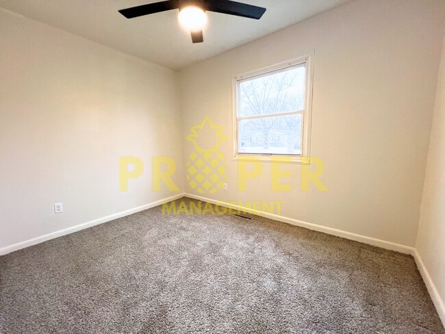 Foto del edificio - 3 bedrooms 1 bathroom house