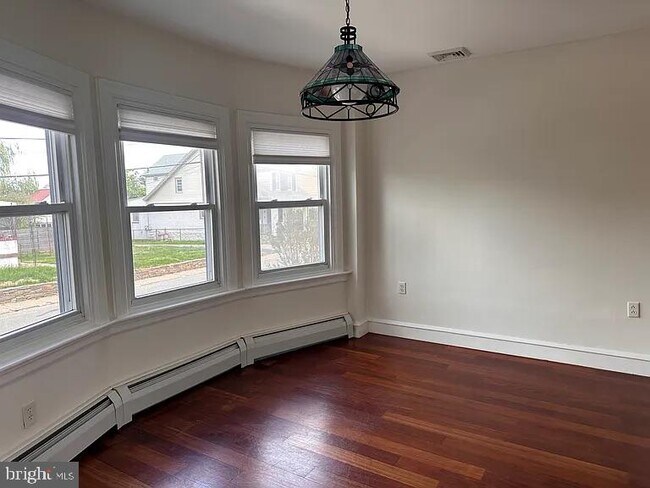 Foto del edificio - 229 Iona Ave