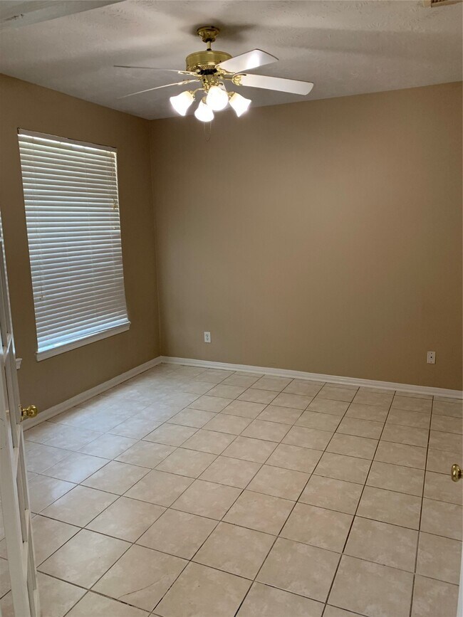 Building Photo - 14839 Cumberland Bridge Ln