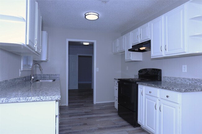 Building Photo - 1117 County Rd 515